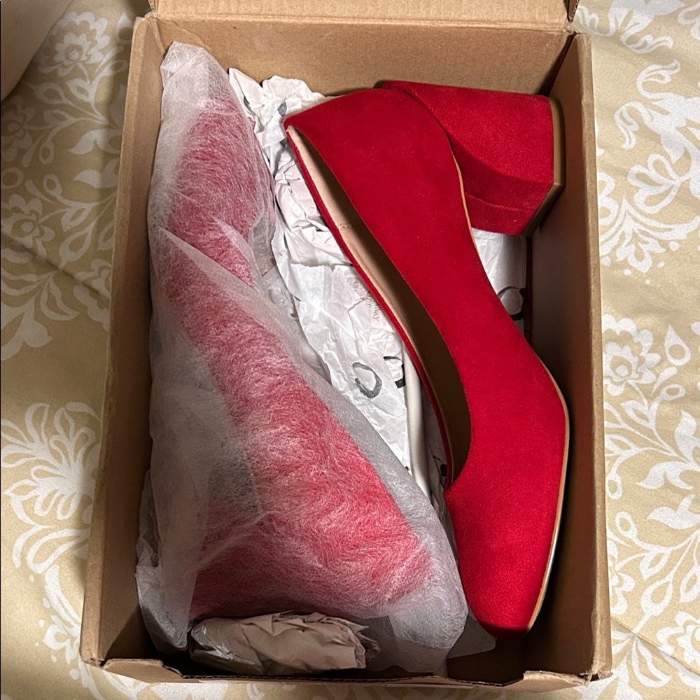 Journee Collection Red Heels - Picture 3 of 5